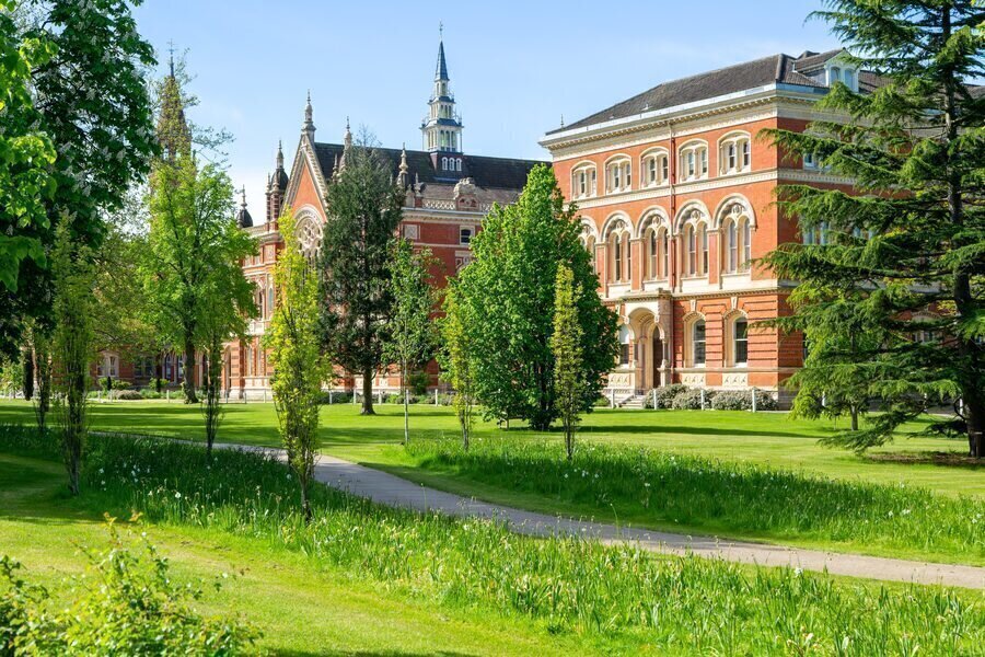 Why families choose UK private schools: Academic results, class sizes & co-curricular activities